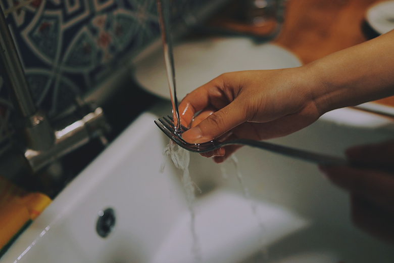 Alguns truques simples que vão ajudar você na hora de lavar a louça