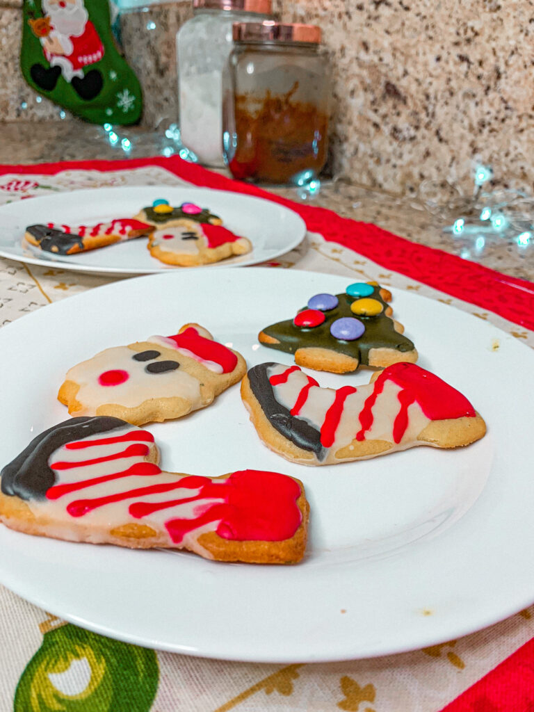 Biscoitos amanteigados decorados para o Natal